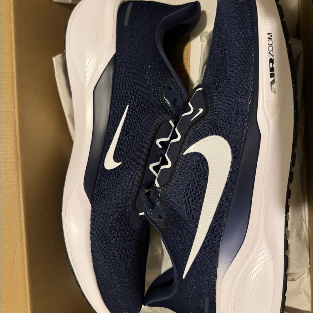 Nike Air Zoom Pegasus 41- Navy and White Sneakers- new w/ tag